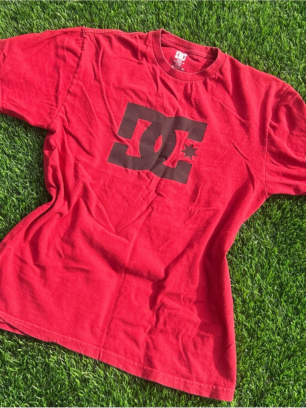 DC Y2K grunge skater red and black graphic short sleeve